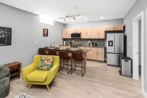Modern 2BR Suite|Private Parking |Near DownTown - Image 3