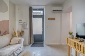 Elegant Romantic Suite in the Heart of Bordeaux - Image 4