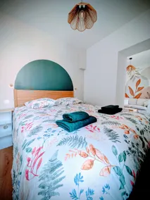 Elegant Romantic Suite in the Heart of Bordeaux - Image 2
