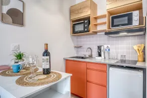 Elegant Romantic Suite in the Heart of Bordeaux - Image 3