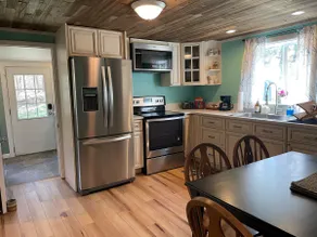 Rustic Cozy Cabin Near NRG - Image 5