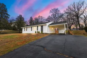 CasaChic Lancaster | Designer Farmhouse | Sleeps 6 - Image 5