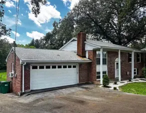 Fully Furnished Three Bedroom With Pool - Image 4