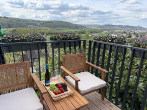 Fairytale accommodation with castle view - Image 2
