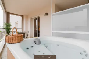 Jacuzzi Suite Red & Black - Lecce Selection - Image 2