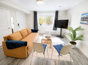 2BR | Private Entry | Sleeps 6 | 2 Parking - Image 2