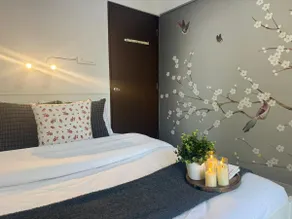 Biophilic 2BHK Mahalaxmi King Bed TV Wifi Clean - Image 4