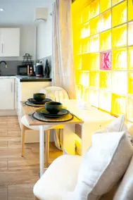 City-Centre Gem Modern Top-Floor Retreat - Image 2