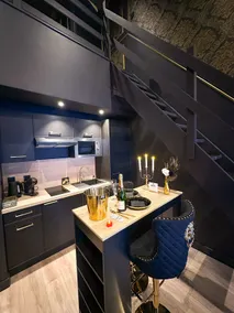 Suite • Private Jacuzzi • Movie Theater • Sedan - Image 4