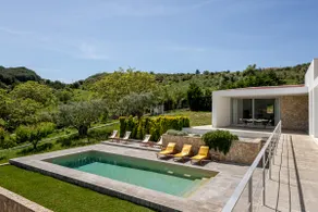Elegant Villa with Pool & Private Parking - Image 2