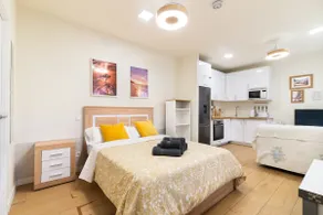 Pablo's Apartments, Suite Madrid f1 - Image 3