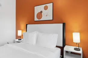 Modern Univ Circle Suite | UH/CWRU | Gated Parking - Image 2