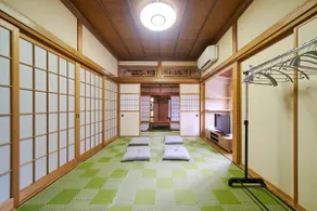 Spacious, private, traditional Japanese house. Toyama Station is a 15-minute walk. 1-8 people. An inn where you can have fun. Parking is available. - Image 4