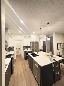 Affordable, comfy retreat near parks and shops - Image 2