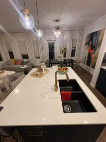 Affordable, comfy retreat near parks and shops - Image 3