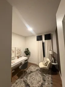 Affordable, comfy retreat near parks and shops - Image 5