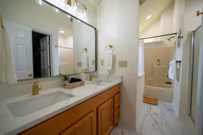 Sleeps 8 Near Keeneland + Basement Lounge - Image 4