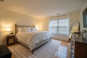 Sleeps 8 Near Keeneland + Basement Lounge - Image 5