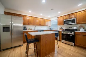 Sleeps 8 Near Keeneland + Basement Lounge - Image 3