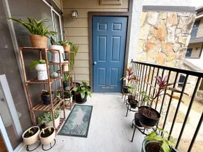 Urban Jungle Retreat w/ Balcony and King Bed - Image 4