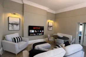 High Quality Central Christchurch Apartment - Image 2