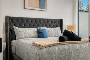 Bright Stylish 3BR | AC | Sleeps 5 | 13 mins to DT - Image 4