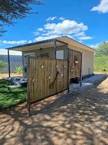 Small Willow Bungalow - Image 3