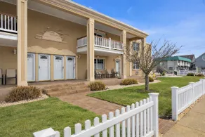 The Blue Lagoon-2 Bed, 2 Bath condo steps to beach - Image 4