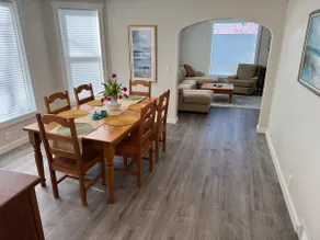 Spacious downtown oasis, free parking & laundry - Image 2