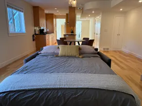 Spacious Suite with King Bed & Walkable Location - Image 2