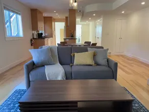 Spacious Suite with King Bed & Walkable Location - Image 5