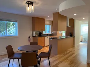 Spacious Suite with King Bed & Walkable Location - Image 3