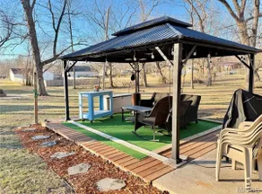 Taylor Ave Retreat | Relax + Work w/ Firepit - Image 4
