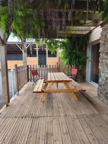 Country house with covered play area - Image 3