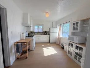 Prime Location, walk to BART, Bus and shops - Image 4