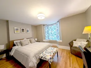 8-Min to Downtown, Stylish 3BR Urban Oasis - Image 2