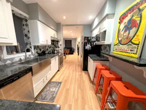 8-Min to Downtown, Stylish 3BR Urban Oasis - Image 3