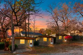 Cozy Lake Cabin • Walk to Marina • 2 Guests - Image 3