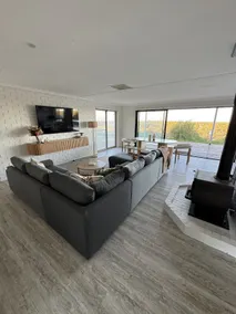 Rieu House - Clifftop Murray River Stay - 4 BED - Image 2