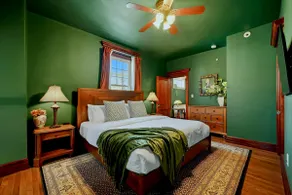 Victorian Antique One Bedroom Unit + Bonus Sunroom - Image 2