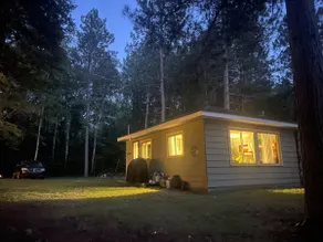 The Lazy Fox Lakefront Cabin Getaway - Image 5