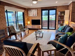 Central, stunning water views, sauna and firepit - Image 4