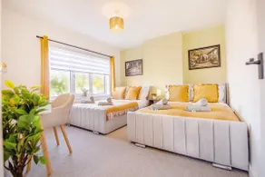 Golden Luxury Retreat 2 Bath Parking 16PPL - Image 3