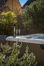 The Seven Residence - Hot tub, 5 min to Bicester Village, Pet friendly - Image 2