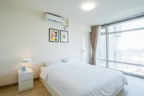Nordic Minimal 3BR with Tub Near Impact Arena DMK Airport - Image 5