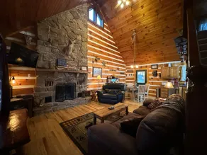 Rustic Cabin / 4-bed/ Fireplace/ Hot Tub/ Bar Area - Image 2