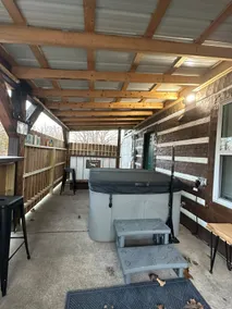 Rustic Cabin / 4-bed/ Fireplace/ Hot Tub/ Bar Area - Image 3