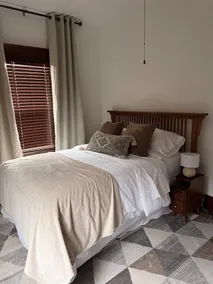 Cozy 4 bedroom Getaway, close to trails - Image 3