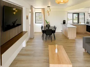New 2BR Apartment with AC Near Lagoon & Dining - Image 3