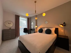 London Modern 2Bed 2Bath Flat with Parking Fast WiFi Sleeps 6 - Image 5